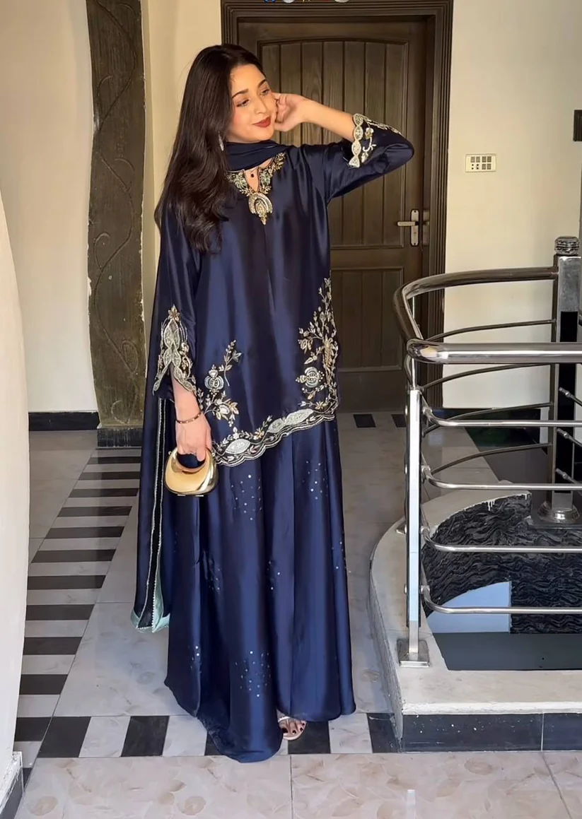 Navy Elegance Graceful Traditional Attire - Image 2