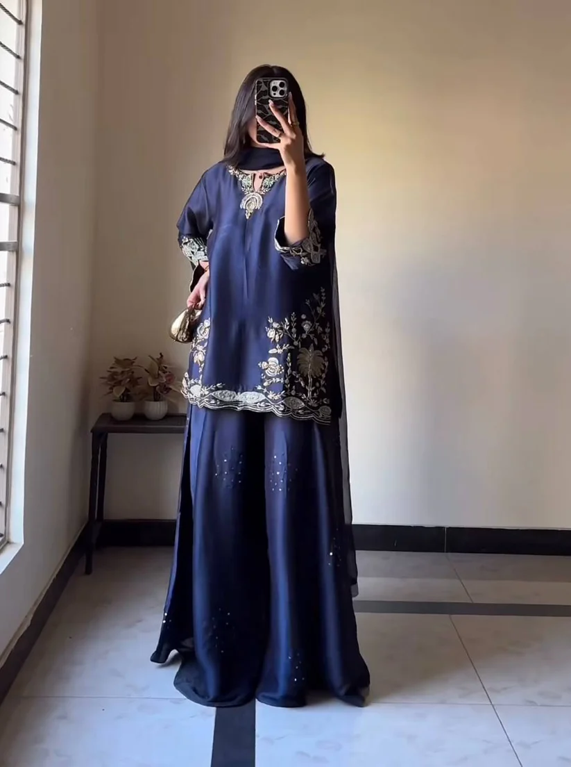 Navy Elegance Graceful Traditional Attire - Image 3
